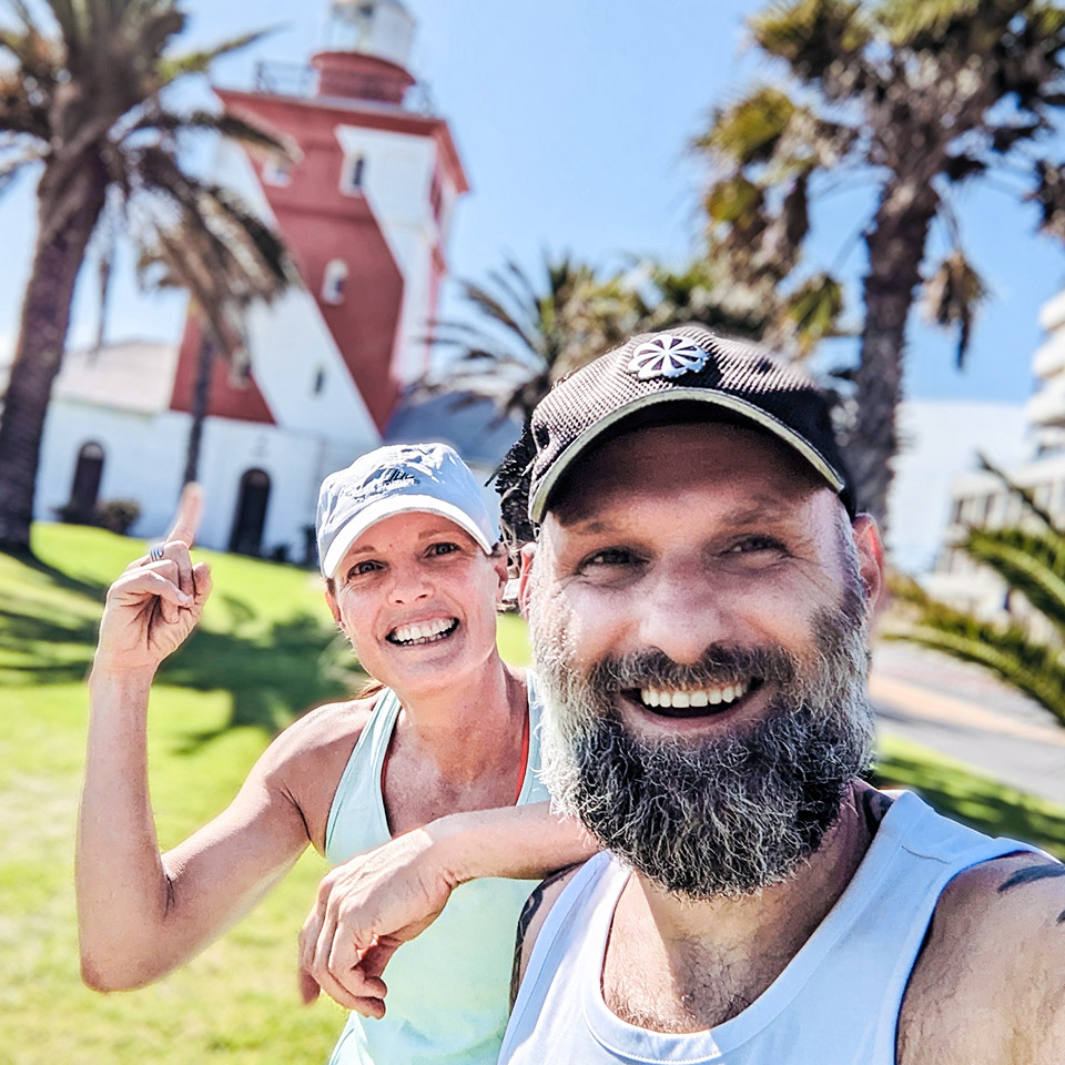 Nicola and Ronny from COACH ABROAD in front of the lighthouse at Green Point, Cape Town.