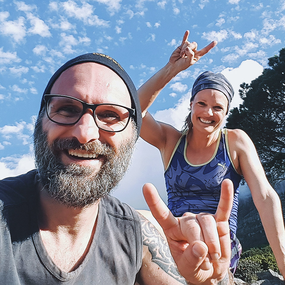 Nicola and Ronny from COACH ABROAD taking a break while jogging.