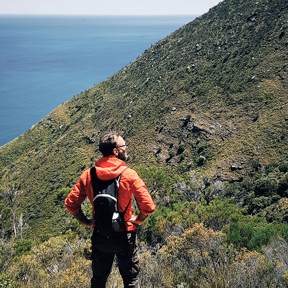 Profile picture of Ronny Fischer from COACH ABROAD hiking up Table Mountain in Cape Town.