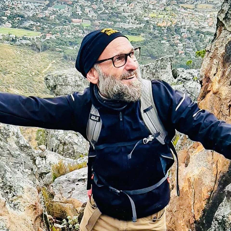 Profile picture of Ronny Fischer from COACH ABROAD hiking up Table Mountain in Cape Town.